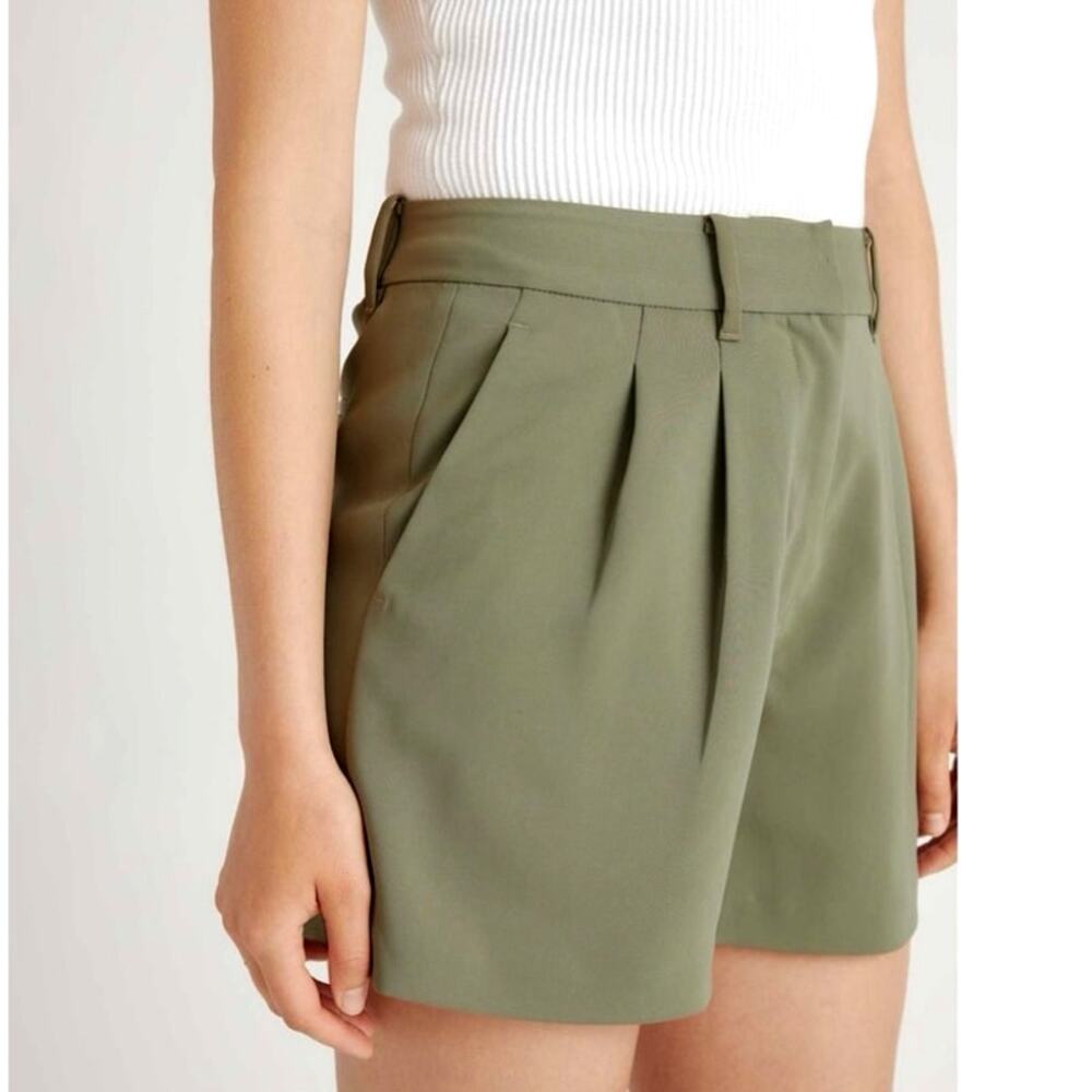 Quince women's Stretch Crepe Pleated Shorts size 0 khaki green NWT sold out